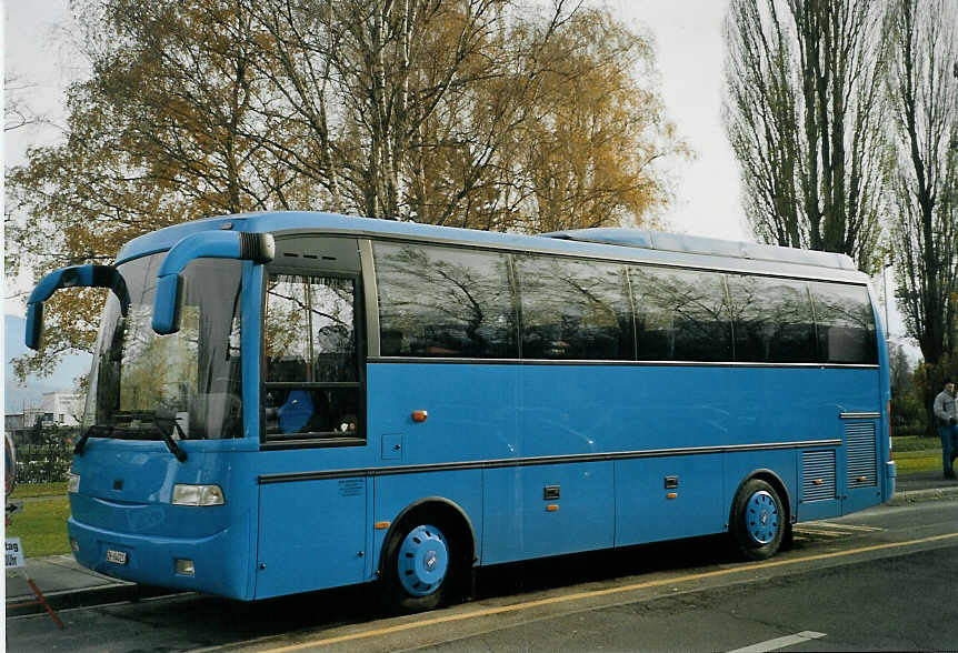 (072'814) - Bus-Service, W�denswil - ZH 64'021 - BMC am 28. November 2004 in Thun, Lachen