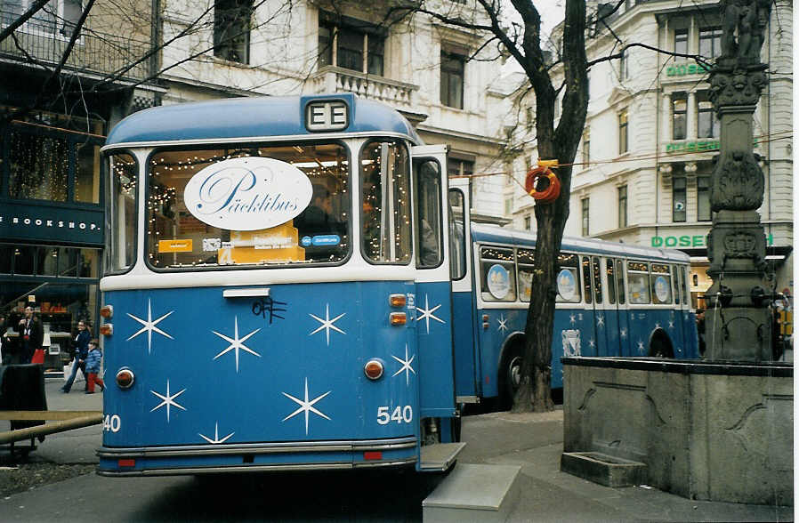 (073'007) - VBZ Z�rich - Nr. 540 - Saurer/Saurer P�cklibus am 11. Dezember 2004 in Z�rich, Bahnhofstrasse
