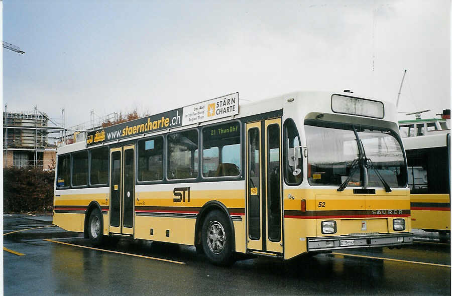(073'316) - STI Thun - Nr. 52/BE 396'552 - Saurer/R&J am 19. Dezember 2004 bei der Schiffl�ndte Thun