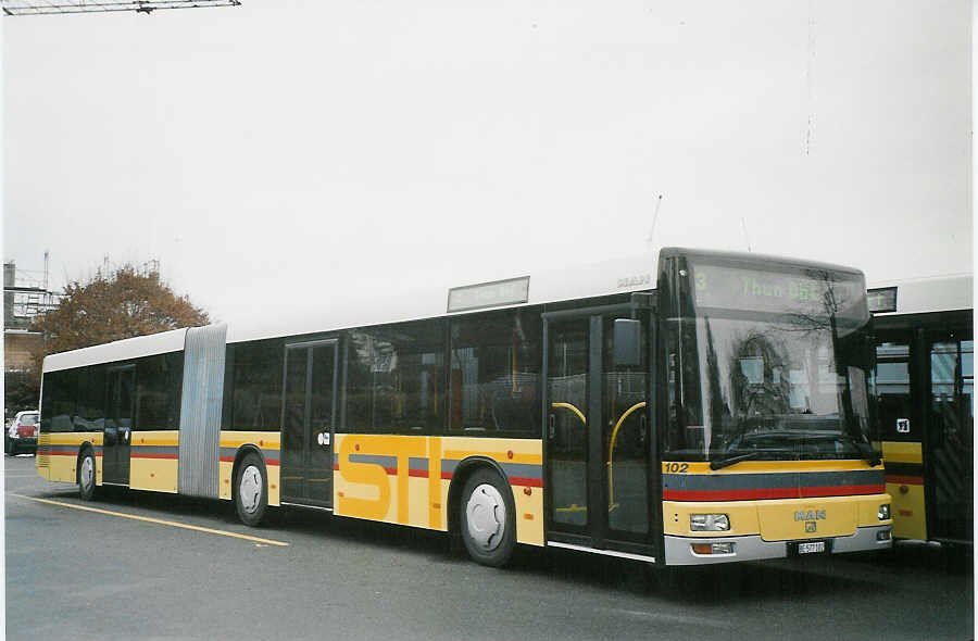 (073'321) - STI Thun - Nr. 102/BE 577'102 - MAN am 20. Dezember 2004 bei der Schiffl�ndte Thun