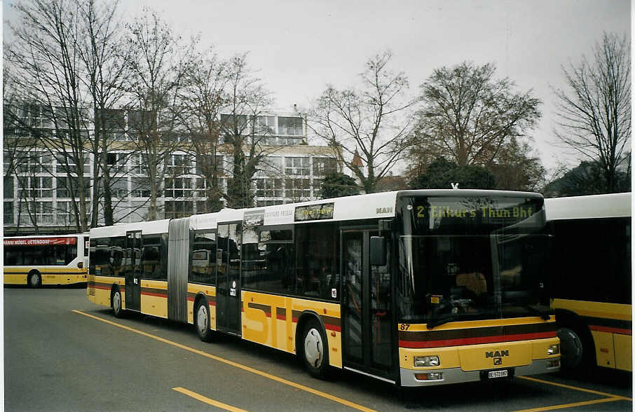 (073'401) - STI Thun - Nr. 87/BE 572'087 - MAN am 21. Dezember 2004 bei der Schiffl�ndte Thun