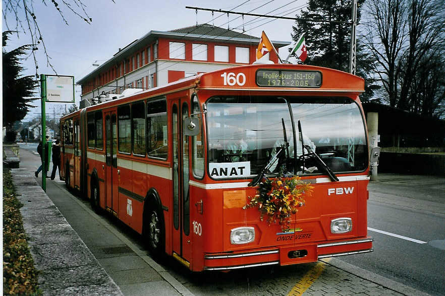 (074'110) - TN Neuch�tel - Nr. 160 - FBW/Hess Gelenktrolleybus (ex Nr. 60) am 16. Januar 2005 in Neuch�tel, Tivoli