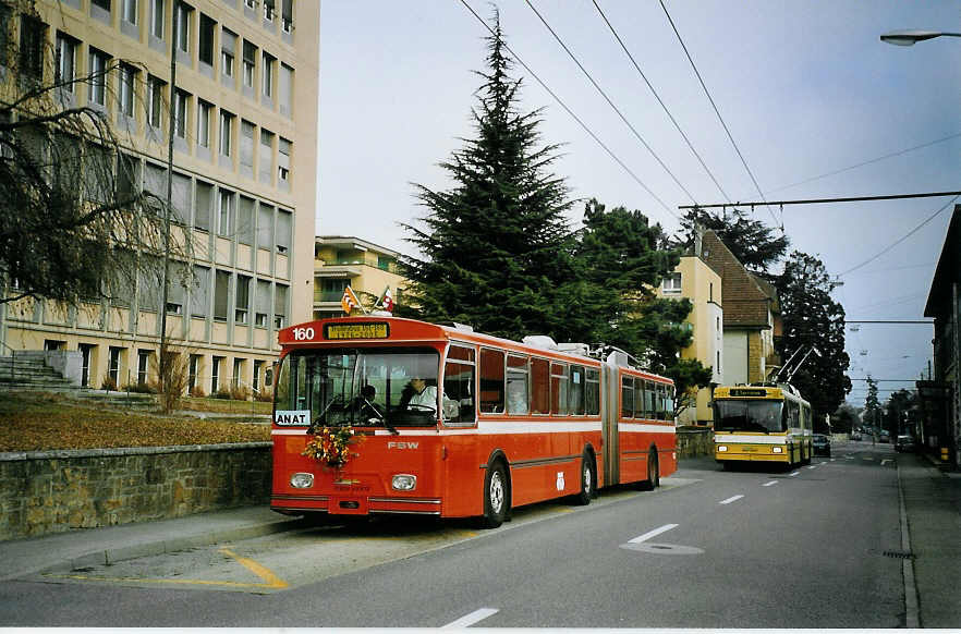 (074'111) - TN Neuch�tel - Nr. 160 - FBW/Hess Gelenktrolleybus (ex Nr. 60) am 16. Januar 2005 in Neuch�tel, Tivoli