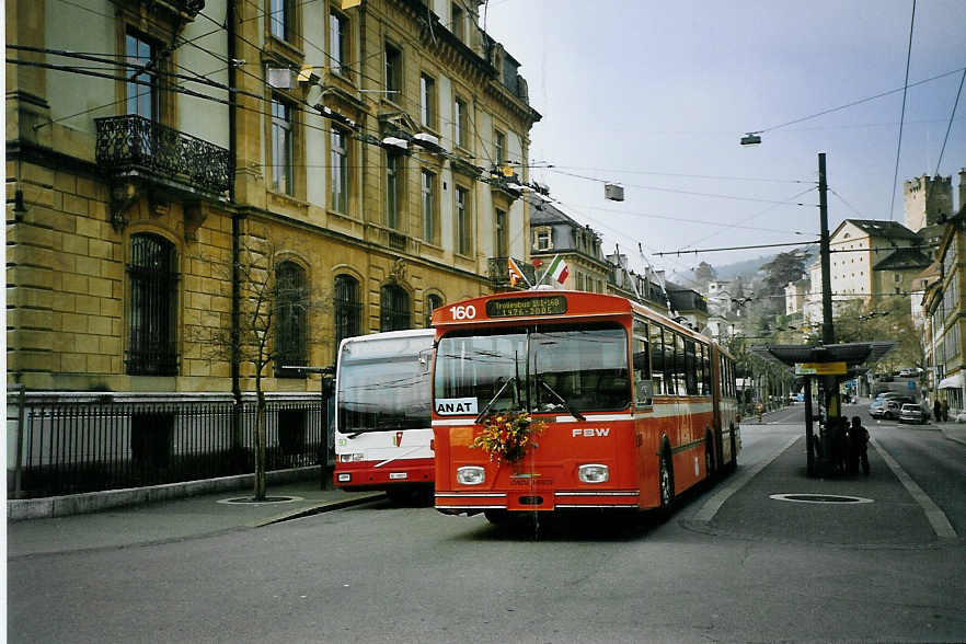 (074'122) - TN Neuch�tel - Nr. 160 - FBW/Hess Gelenktrolleybus (ex Nr. 60) am 16. Januar 2005 in Neuch�tel, Place Pury