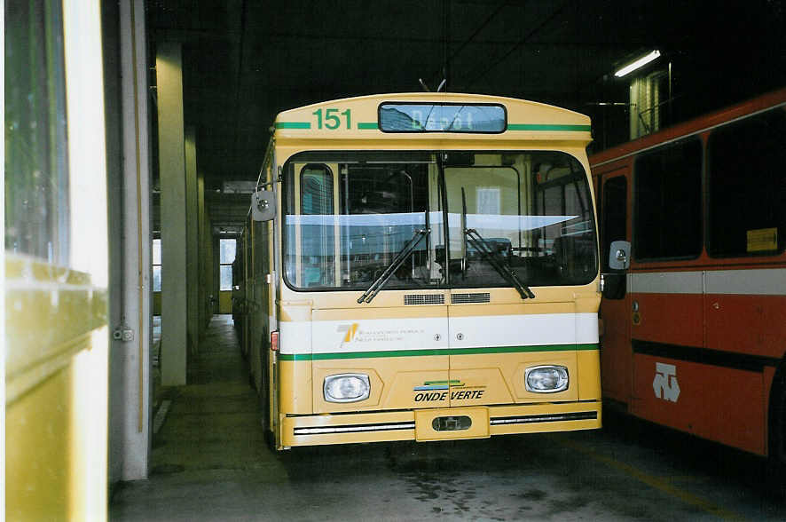 (074'213) - TN Neuch�tel - Nr. 151 - FBW/Hess Gelenktrolleybus (ex Nr. 51) am 16. Januar 2005 in Marin, D�p�t
