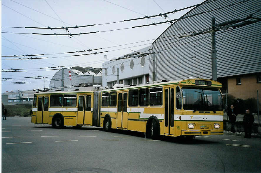 (074'214) - TN Neuch�tel - Nr. 151 - FBW/Hess Gelenktrolleybus (ex Nr. 51) am 16. Januar 2005 in Marin, D�p�t