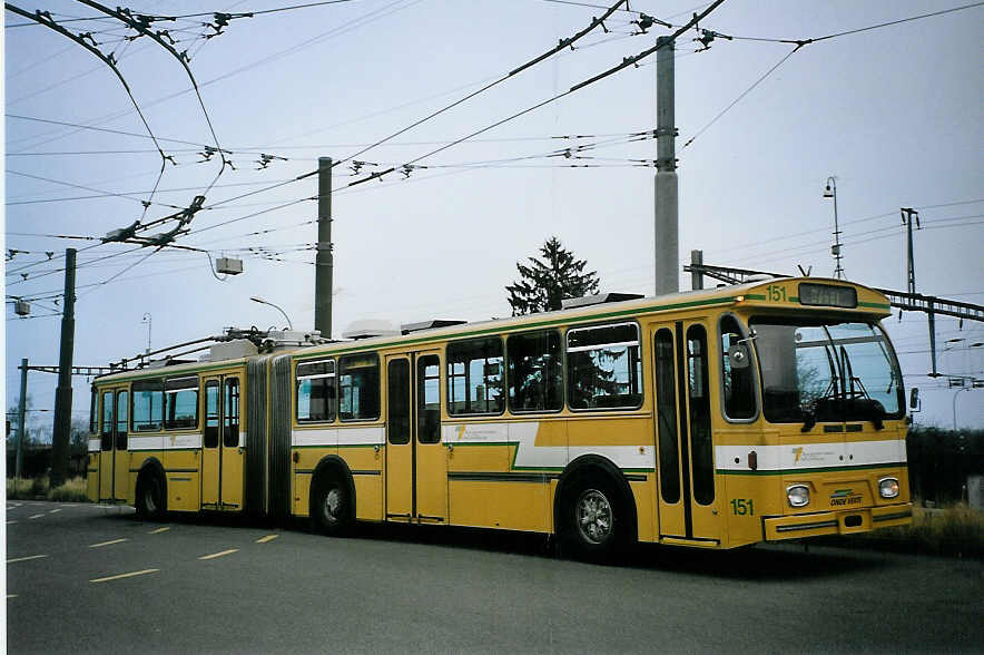 (074'216) - TN Neuch�tel - Nr. 151 - FBW/Hess Gelenktrolleybus (ex Nr. 51) am 16. Januar 2005 in Marin, D�p�t