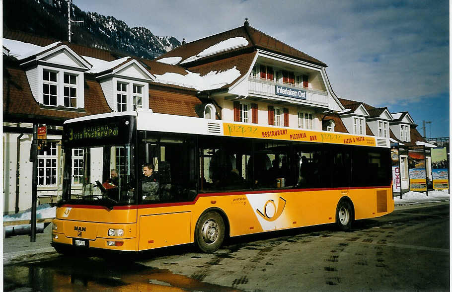 (074'415) - PostAuto Berner Oberland - BE 615'387 - MAN/G�ppel (ex P 23'034) am 6. Februar 2005 beim Bahnhof Interlaken Ost