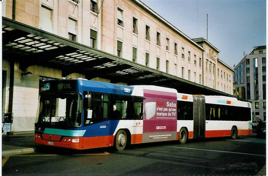 (074'835) - TPG Gen�ve - Nr. 358/GE 96'165 - Volvo am 24. Februar 2005 beim Bahnhof Gen�ve