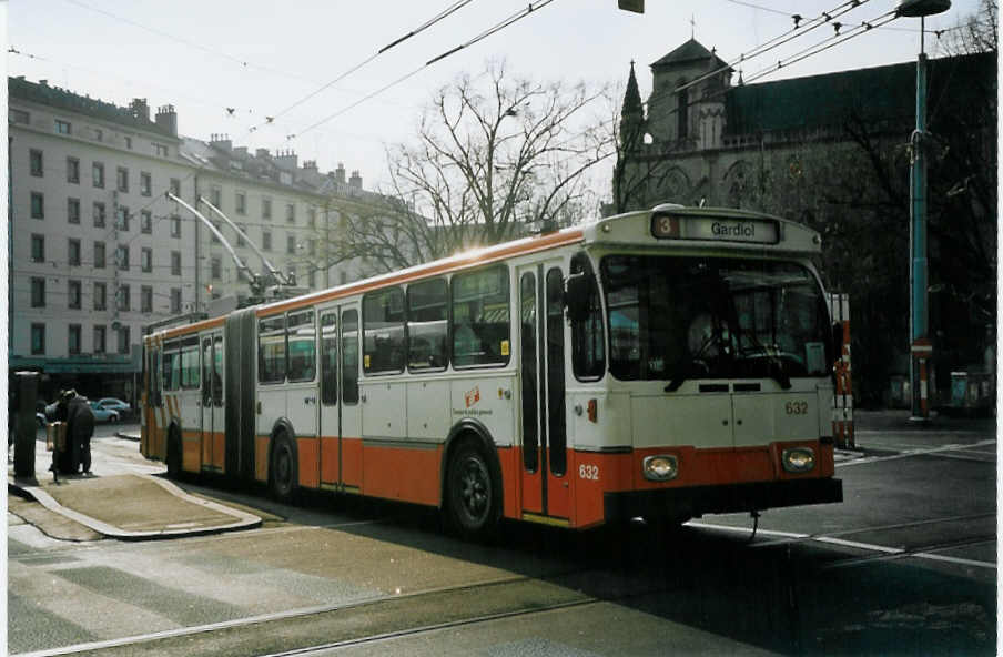 (074'906) - TPG Gen�ve - Nr. 632 - FBW/Hess Gelenktrolleybus am 24. Februar 2005 beim Bahnhof Gen�ve