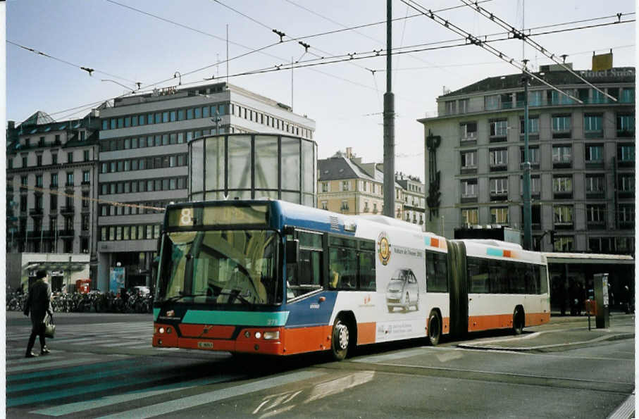 (074'919) - TPG Gen�ve - Nr. 378/GE 96'943 - Volvo am 24. Februar 2005 beim Bahnhof Gen�ve