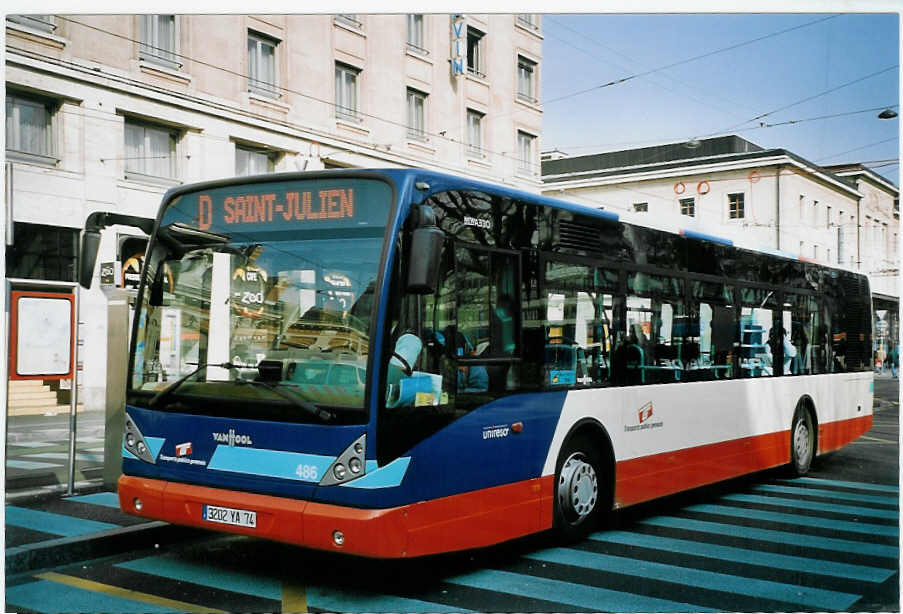 (074'929) - Aus Frankreich: TPG Gen�ve (France) - Nr. 486/3202 YA 74 - Van Hool am 24. Februar 2005 beim Bahnhof Gen�ve
