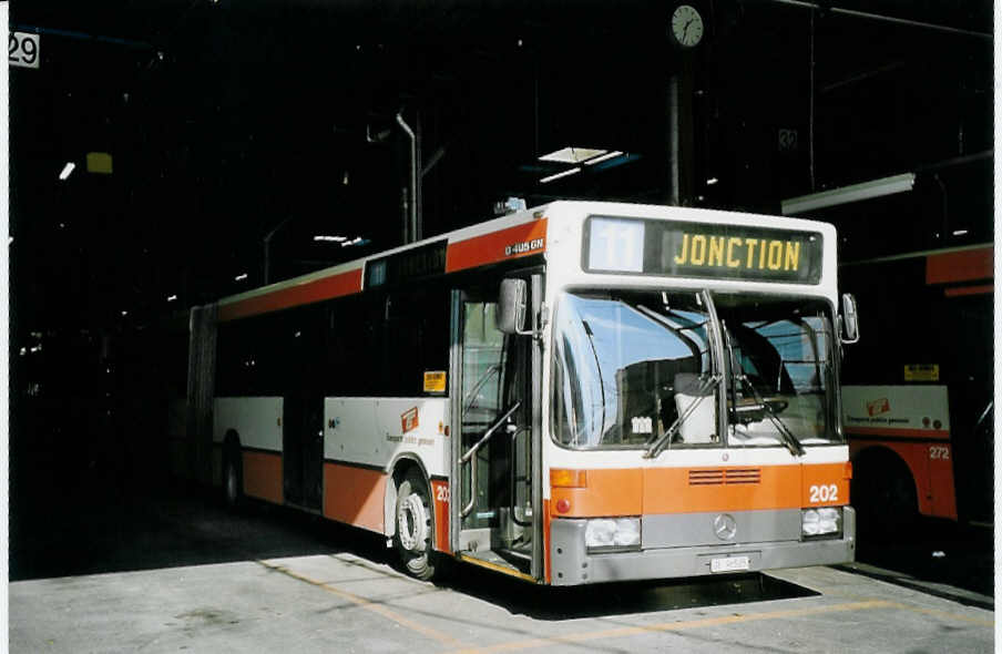 (075'030) - TPG Gen�ve - Nr. 202/GE 96'505 - Mercedes am 24. Feburar 2005 in Gen�ve, D�p�t