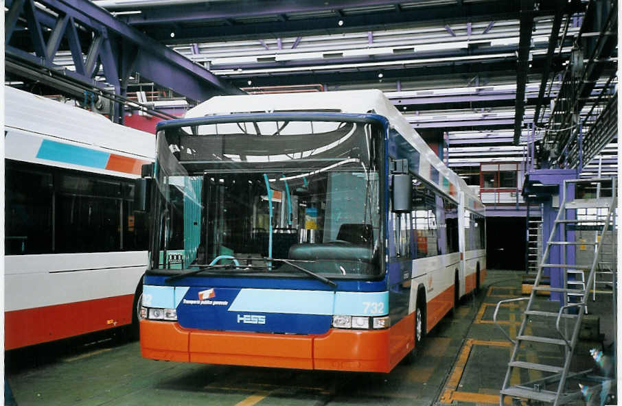 (075'032) - TPG Gen�ve - Nr. 732 - Hess/Hess Gelenktrolleybus am 24. Februar 2005 in Grand-Lancy, D�p�t