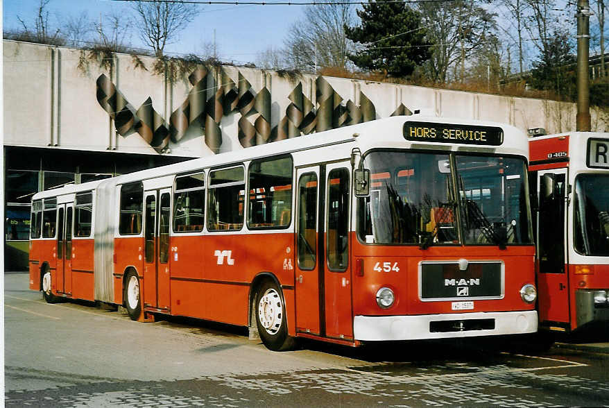(075'106) - TL Lausanne - Nr. 454/VD 1537 - MAN am 24. Februar 2005 in Lausanne, D�p�t Borde