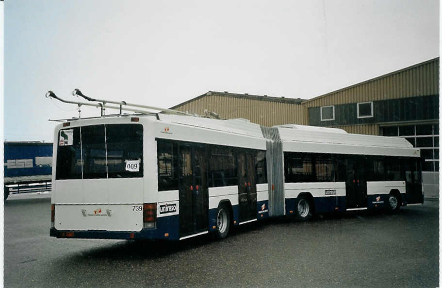 (075'429) - TPG Gen�ve - Nr. 739 - Hess/Hess Gelenktrolleybus am 5. M�rz 2005 in Bellach, Hess