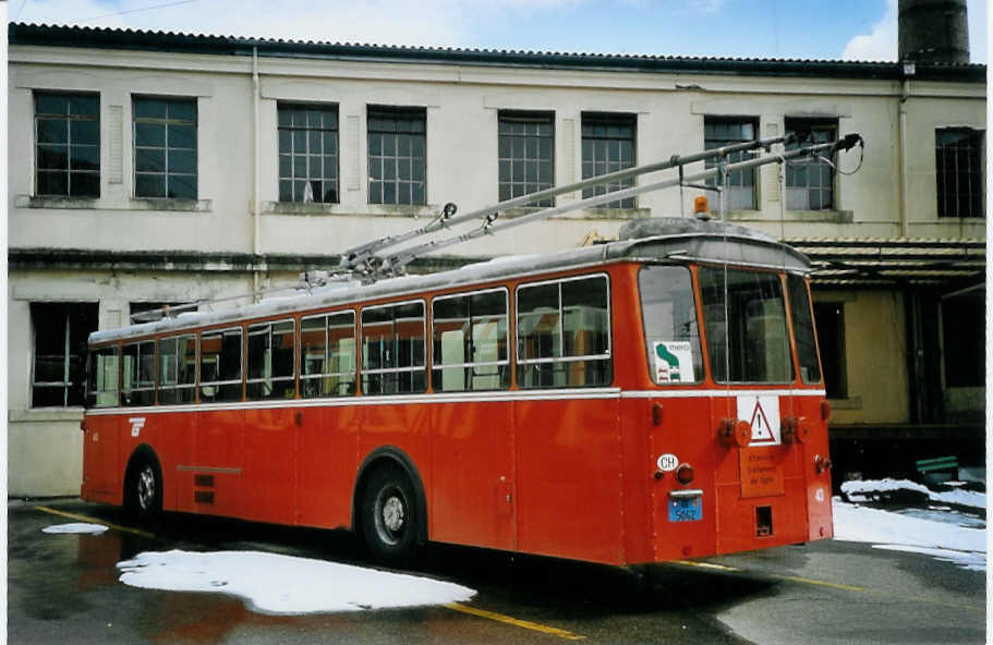 (075'604) - TPG Gen�ve - Nr. 43/GE 5042 - Saurer/Hess Enteiser (ex Nr. 448) am 6. M�rz 2005 in Gen�ve, D�p�t