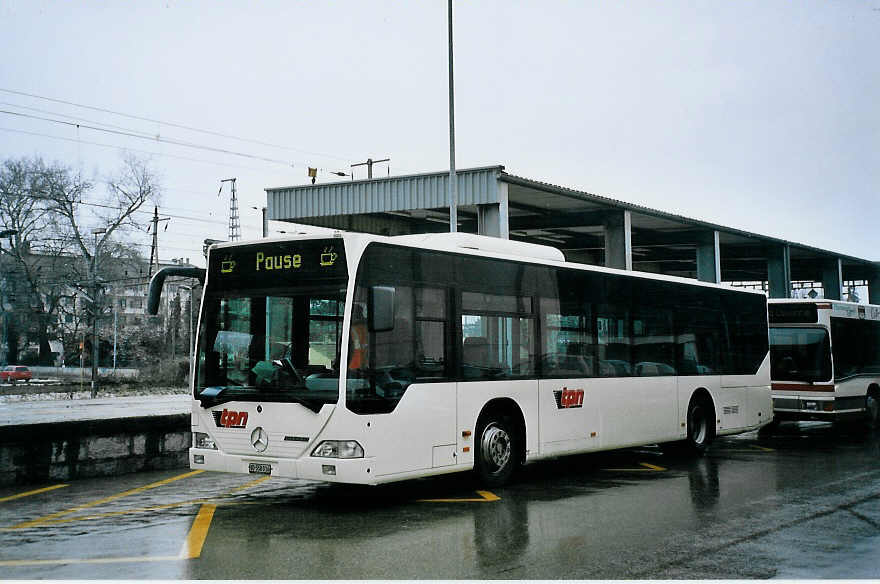 (075'622) - TPN Nyon - VD 558'016 - Mercedes am 6. M�rz 2005 beim Bahnhof Nyon