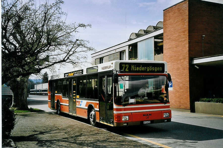 (075'822) - BOGG Wangen b.O. - Nr. 19/SO 136'222 - MAN (ex AGO Olten Nr. 19) am 31. M�rz 2005 beim Bahnhof Sch�nenwerd