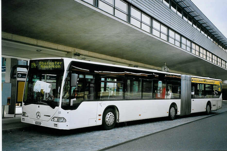 (075'833) - VZO Gr�ningen - Nr. 61/ZH 691'894 - Mercedes am 31. M�rz 2005 beim Bahnhof Uster
