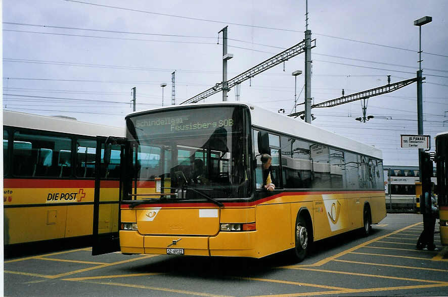(075'915) - Schuler, Feusisberg - SZ 69'122 - Volvo/Hess am 31. M�rz 2005 beim Bahnhof Pf�ffikon