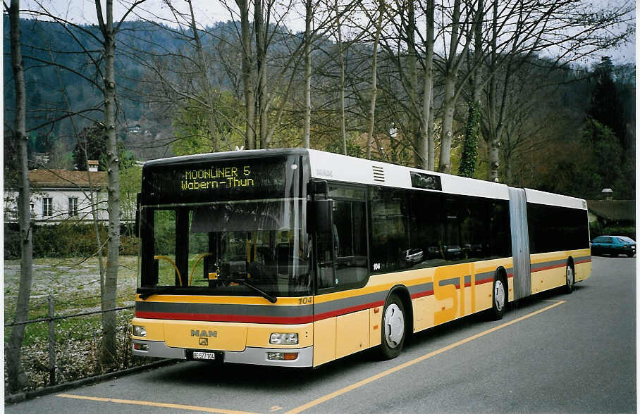 (076'121) - STI Thun - Nr. 104/BE 577'104 - MAN am 16. April 2005 bei der Schiffl�ndte Thun
