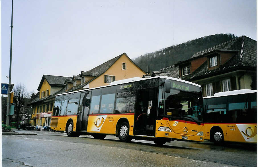 (076'418) - PostAuto Thal-G�u-Lebern - SO 149'604 - Mercedes am 24. April 2005 in Langenbruck, Post
