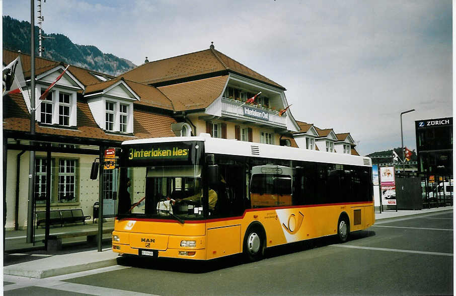 (076'624) - PostAuto Berner Oberland - BE 579'480 - MAN/G�ppel (ex P 23'031) am 21. Mai 2005 beim Bahnhof Interlaken Ost