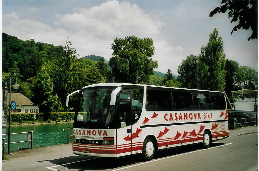 (077'335) - Casanova, Siat - GR 64'304 - Setra am 10. Juni 2005 bei der Schiffl�ndte Thun