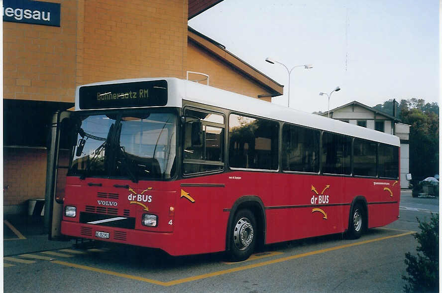 (077'426) - AAGK Koppigen - Nr. 4/BE 352'903 - Volvo/Lauber am 18. Juni 2005 beim Bahnhof Hasle-R�egsau