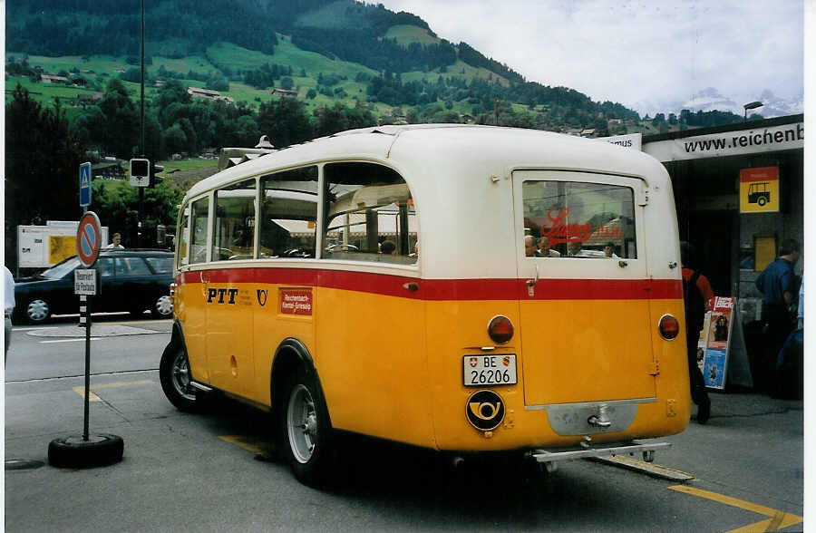 (078'010) - Schmid, Th�rishaus - Nr. 3/BE 26'206 - Saurer/Gangloff (ex Geiger, Adelboden Nr. 3) am 25. Juni 2005 beim Bahnhof Reichenbach