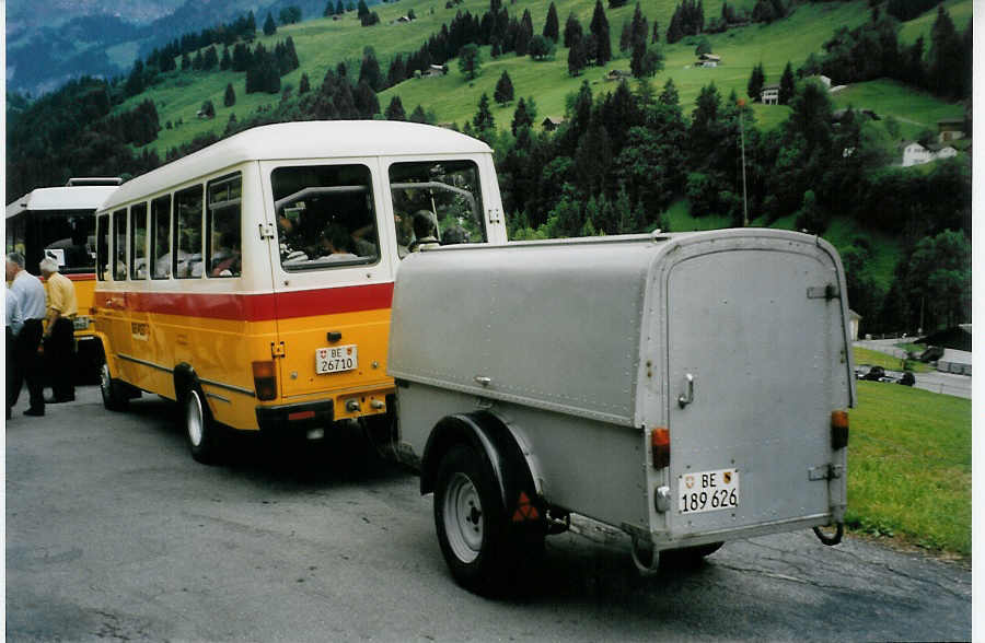 (078'028) - Portenier, Adelboden - Nr. 6/BE 26'710 - Mercedes (ex Geiger, Adelboden Nr. 6) + Nr. 3/BE 189'626 - S�cheron/PTT Gep�ckanh�nger (ex Geiger, Adelboden Nr. 3; ex P 30'248) am 25. Juni 2005 in Kiental, Garage