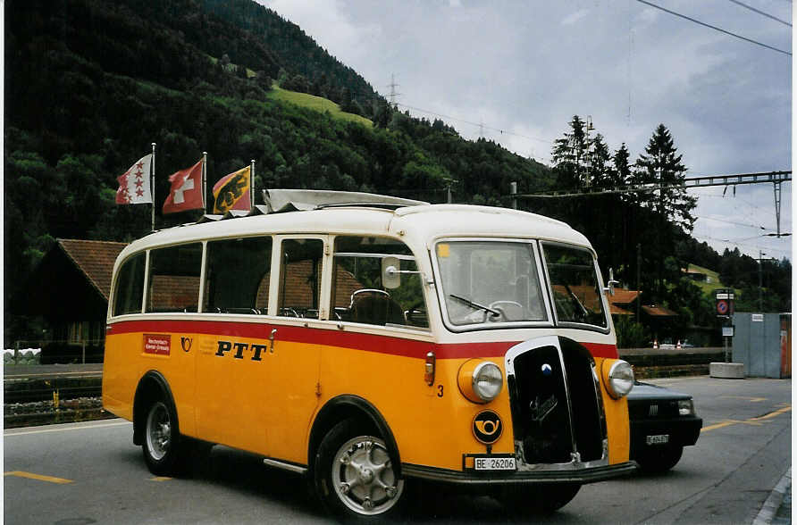(078'120) - Schmid, Th�rishaus - Nr. 3/BE 26'206 - Saurer/Gangloff (ex Geiger, Adelboden Nr. 3) am 25. Juni 2005 beim Bahnhof Reichenbach