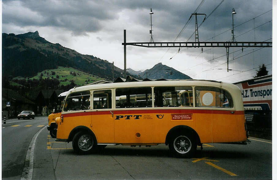 (078'126) - Schmid, Th�rishaus - Nr. 3/BE 26'206 - Saurer/Gangloff (ex Geiger, Adelboden Nr. 3) am 25. Juni 2005 beim Bahnhof Reichenbach