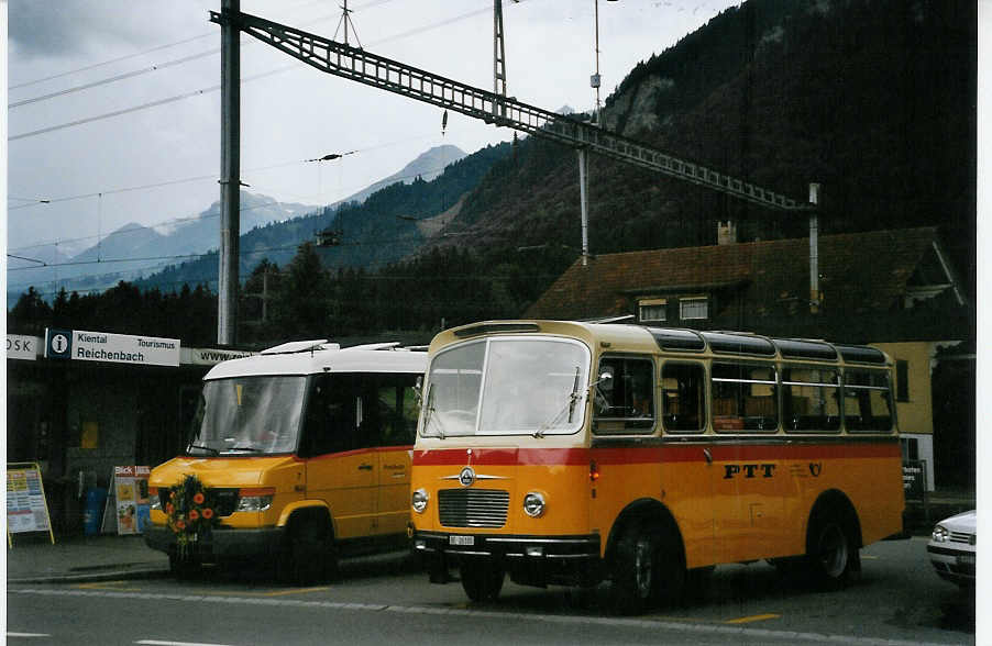 (078'130) - Schmid, Th�rishaus - Nr. 9/BE 26'105 - Saurer/R&J (ex Geiger, Adelboden Nr. 9) am 25. Juni 2005 beim Bahnhof Reichenbach
