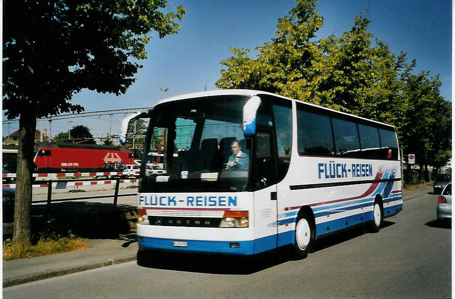 (078'135) - Fl�ck, Brienz - BE 378'782 - Setra am 27. Juni 2005 bei der Schiffl�ndte Thun