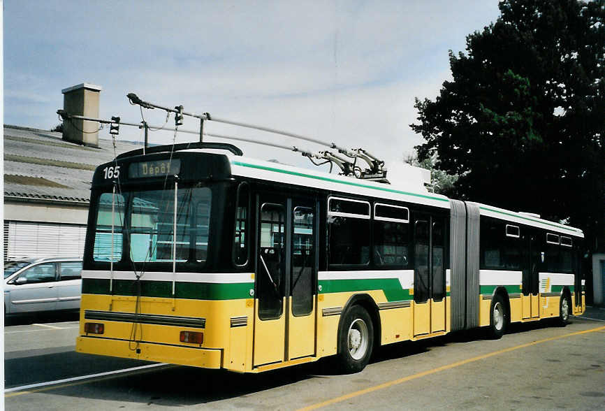 (079'929) - TN Neuch�tel - Nr. 165 - FBW/Hess Gelenktrolleybus am 27. August 2005 in Bellach, Hess