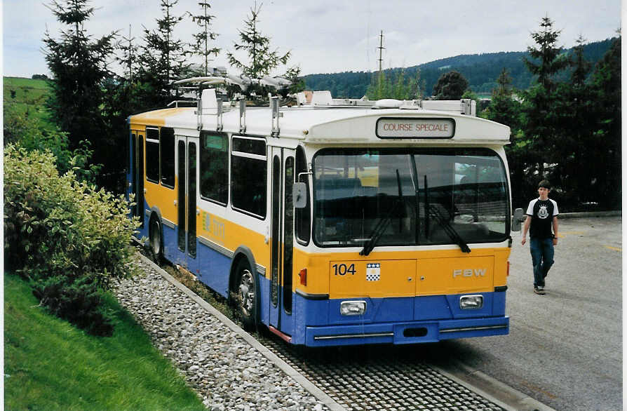 (080'011) - TC La Chaux-de-Fonds - Nr. 104 - FBW/Hess-Haag Trolleybus am 27. August 2005 in La Chaux-de-Fonds, D�p�t