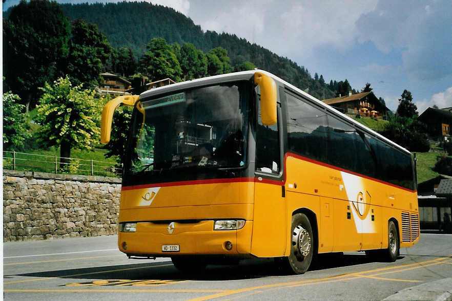 (080'235) - TPC Aigle - VD 1332 - Renault am 3. September 2005 beim Bahnhof Le S�pey