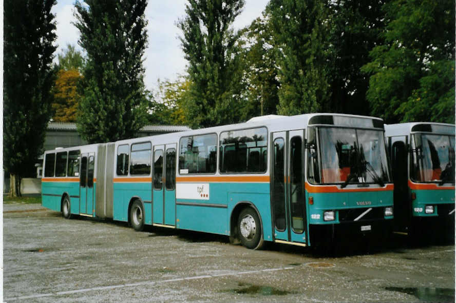 (080'334) - TPF Fribourg - Nr. 122/FR 300'278 - Volvo/Hess (ex GFM Fribourg Nr. 122) am 10. September 2005 in Thun, Lachenwiese