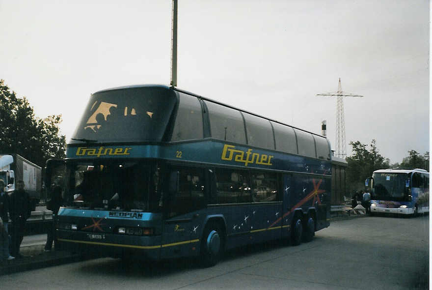 (080'721) - Aus der Schweiz: Gafner, Thun - Nr. 22/BE 53'616 - Neoplan am 17. Oktober 2005 in L�rrach, Grenze