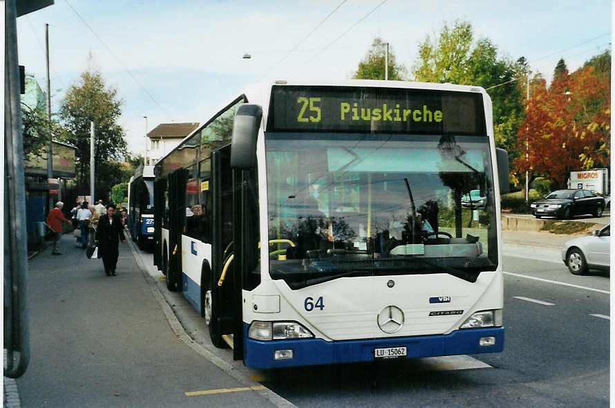 (081'234) - VBL Luzern - Nr. 64/LU 15'062 - Mercedes am 21. Oktober 2005 in Luzern, Br�elstrasse