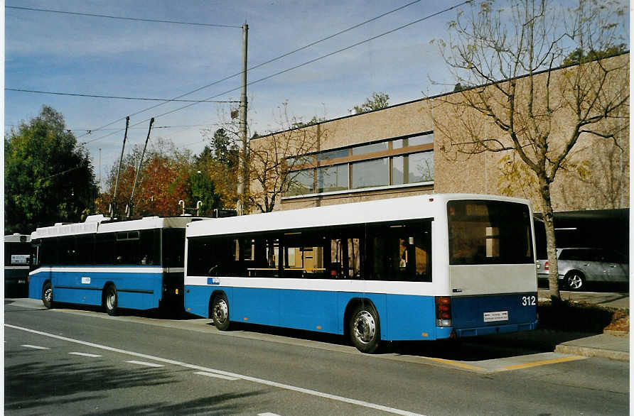 (081'309) - VBL Luzern - Nr. 312 - Lanz+Marti/Hess Personenanh�nger am 21. Oktober 2005 in Luzern, Br�elstrasse