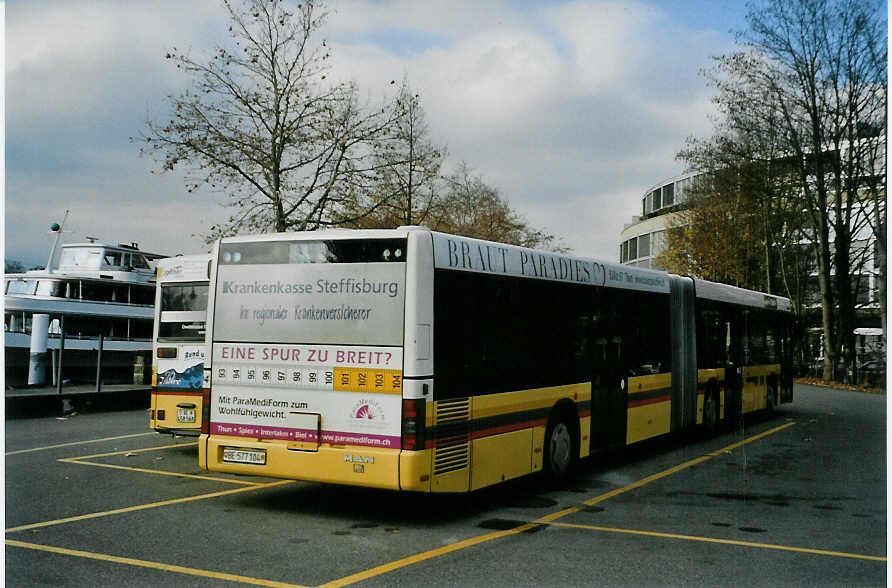 (081'603) - STI Thun - Nr. 104/BE 577'104 - MAN am 22. November 2005 bei der Schiffl�ndte Thun