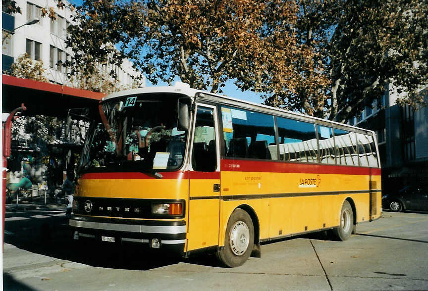 (081'925) - Ev�quoz, Erde - VS 16'098 - Setra am 18. Dezember 2005 beim Bahnhof Sion