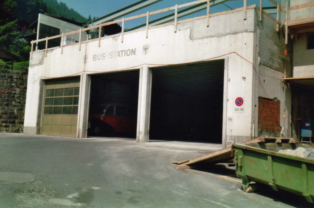 (012'202) Der Autobahnhof im August 1994 in Adelboden (w�hrend dem Umbau)
