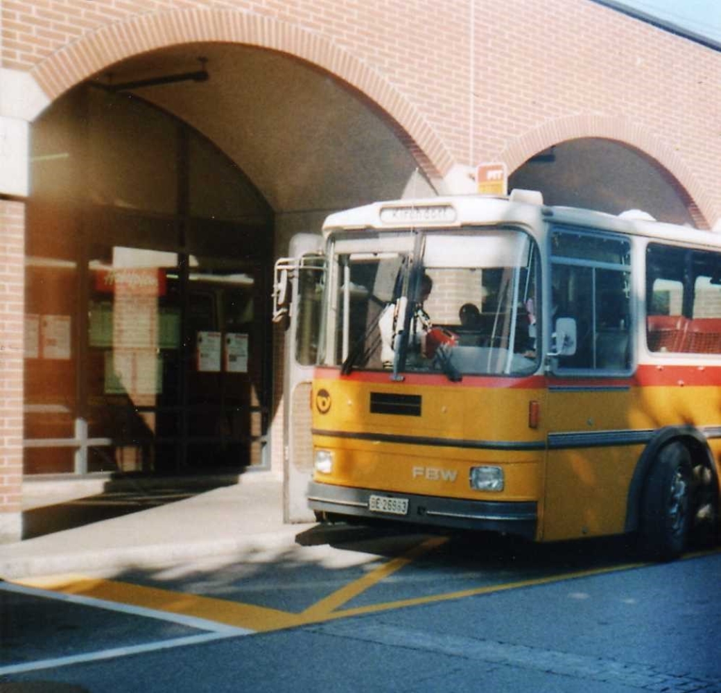 (019'637) - Aus dem Archiv: Lengacher, M�hlethurnen - Nr. 4/BE 26'963 - FBW/Hess (ex P 23'415) am 4. Oktober 1997 beim Bahnhof M�nsingen (Teilaufnahme)