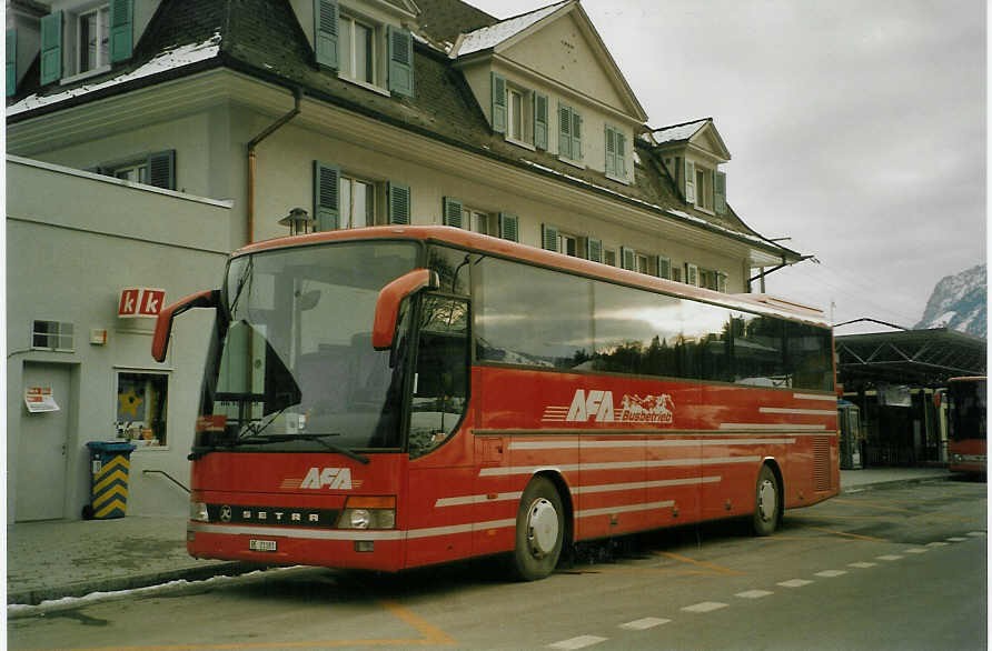 (082'114) - AFA Adelboden - Nr. 16/BE 21'181 - Setra (ex Fr�hlich, D-Ludwigshafen/Rhein) am 26. Dezember 2005 beim Bahnhof Frutigen