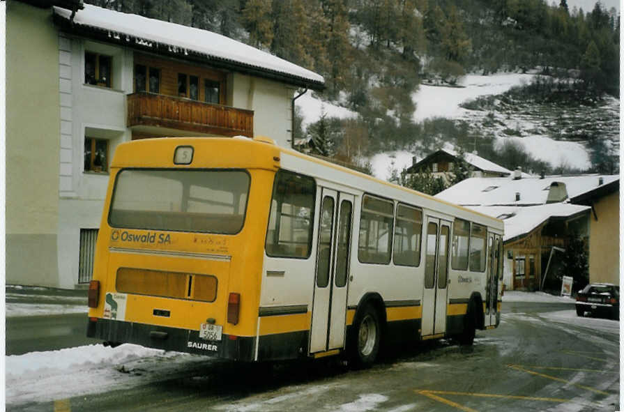 (082'333) - Oswald, M�stair - Nr. 9/GR 5056 - Saurer/Hess (ex VBSH Schaffhausen Nr. 9) am 1. Januar 2006 in M�stair, Posta