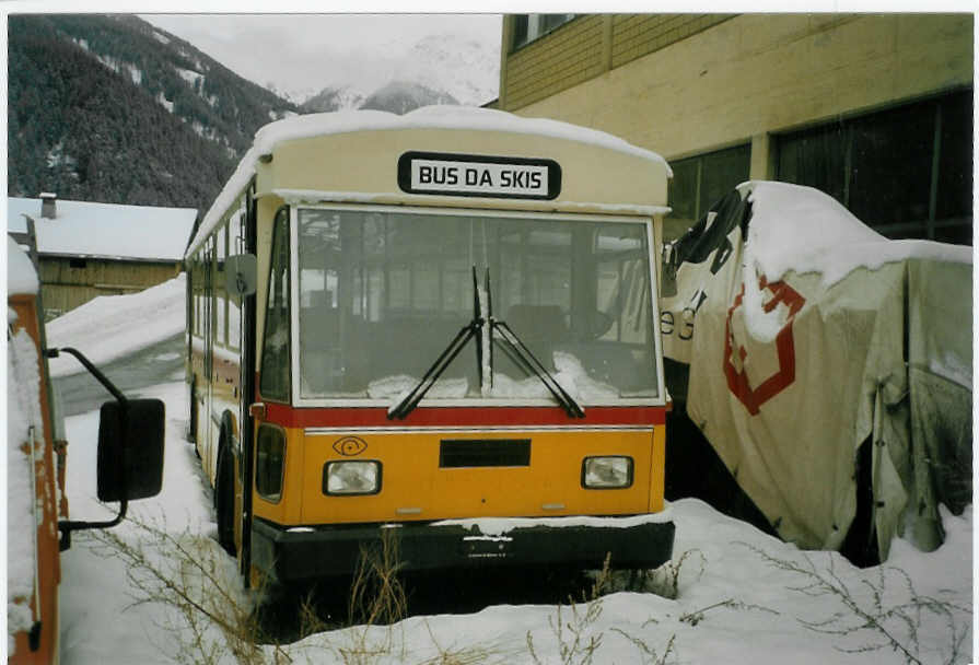(082'335) - Oswald, M�stair - Saurer/T�scher (ex Steffen, Remetschwil Nr. 10) am 1. Januar 2006 in M�stair, Garage